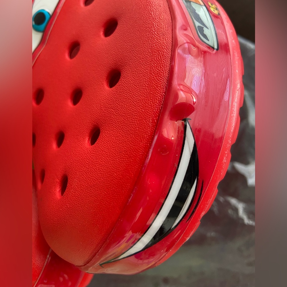 New Crocs X Disney Pixar Cars Lightning McQueen Classic Clogs Size 11 M FLAW - Picture 6 of 15